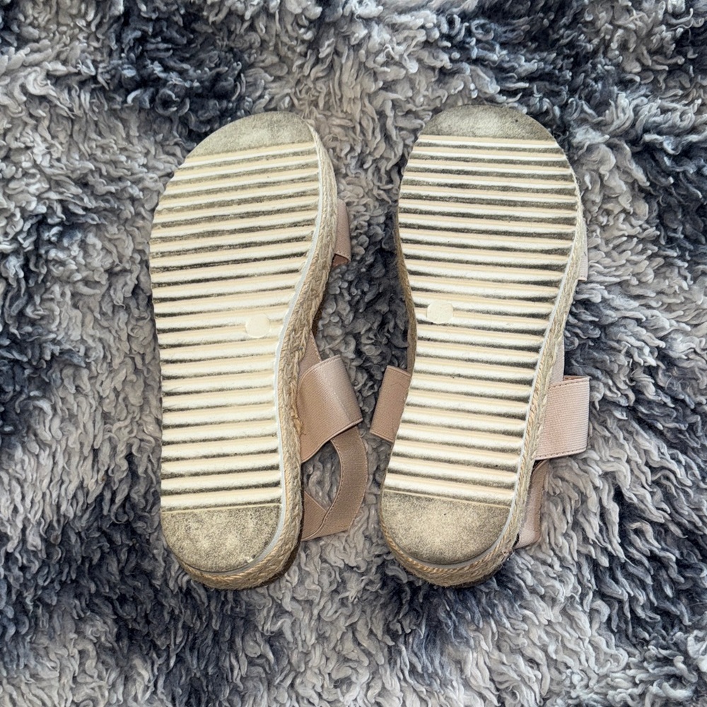 ⭐️3/$25⭐️ Madden Girl flat platform Women's Sandals - Picture 7 of 9